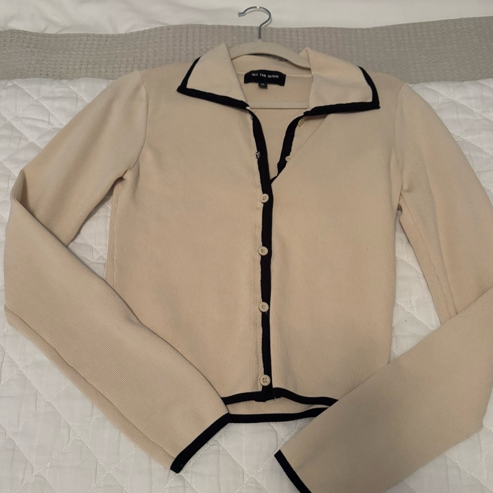 Chic Cream Top and Mini Skirt with Black Accents - Picture 7 of 10